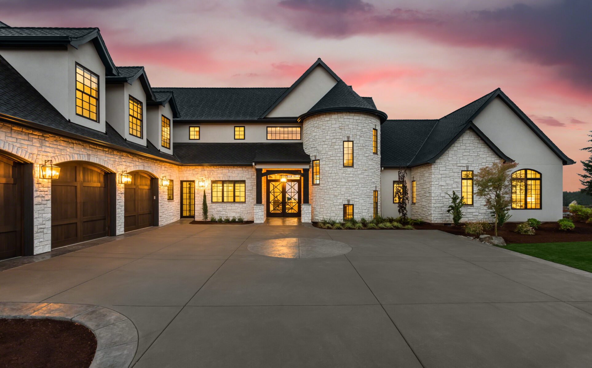 Beautiful,Luxury,Home,Exterior,At,Twilight,With,Colorful,Sunset,Sky